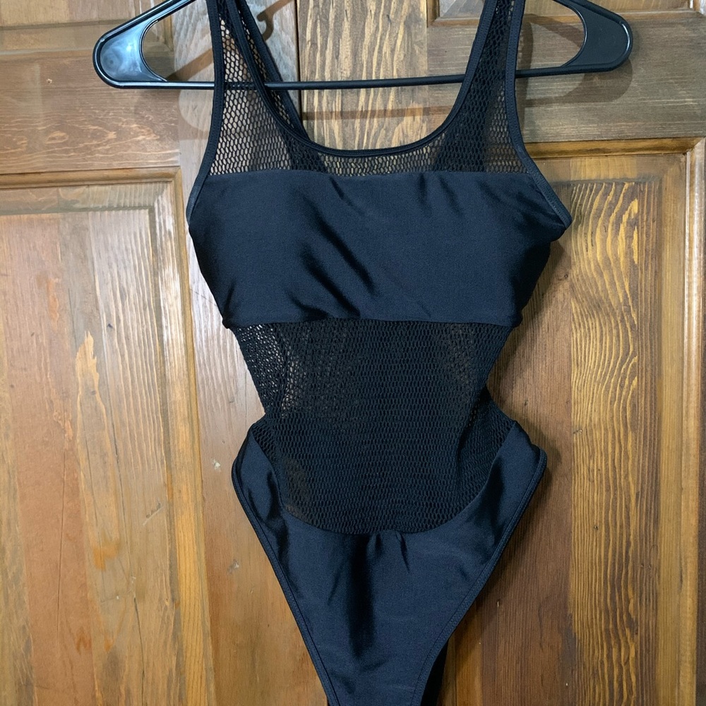 One-piece bathing suit